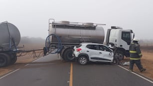 El terrible choque entre un camión y una camioneta que dejó una mujer muerta en Córdoba.