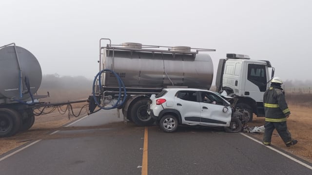 El terrible choque entre un camión y una camioneta que dejó una mujer muerta en Córdoba.