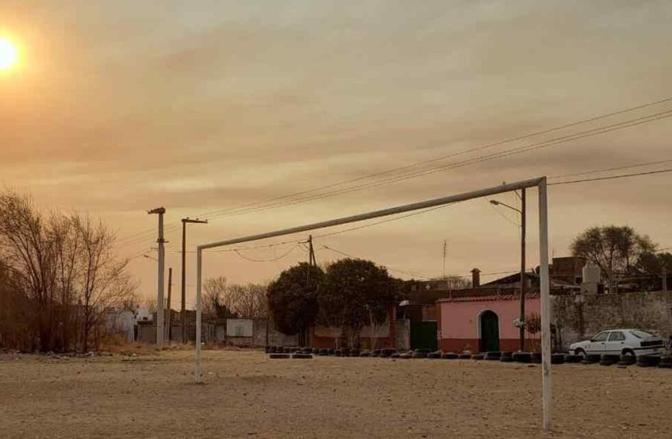 Erró un penal y los compañeros lo golpearon: terminó internado en grave estado