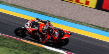 Scott Redding se llevó la victoria en una gran carrera 2 del Mundial de Superbike.