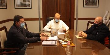 Firman un convenio solidario para reciclar el aceite vegetal usado
