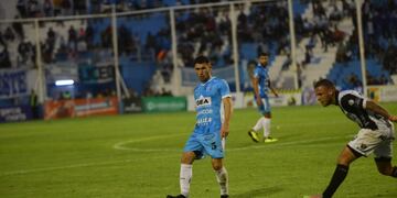 Racing volvió al triunfo en Nueva Italia. En acción, Nicolás Cavagnero, volante Albiceleste (Javier Ferreyra / La Voz).