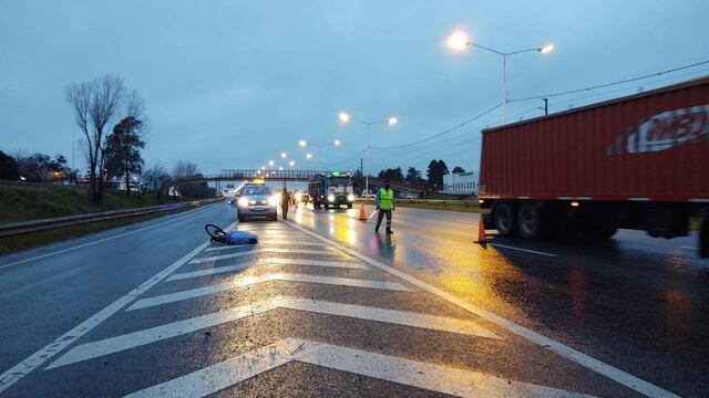 El rodado y el cadáver de la víctima quedaron tendidos sobre la mano que va hacia el norte. (@lucascorrea93)