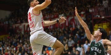 Atenas e Instituto, un gran clásico en el Cerutti (foto Javier Ferreyra).