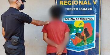 Un hombre terminó detenido tras cometer un robo en modalidad “boquetero” en Puerto Iguazú.