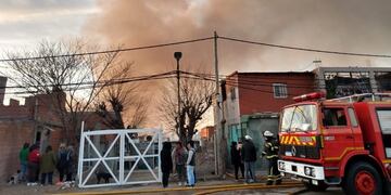 Incendio en depósito de cartones de Villa Itatí