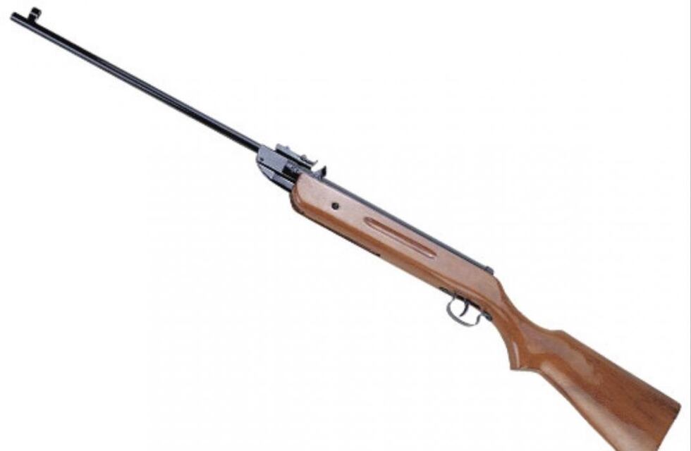 Arroyito: la policía le secuestró un arma sin documentación a dos jóvenes