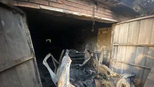 Un incendio en un taller de autos en la ciudad de Córdoba produjo la sospecha de la Justicia.