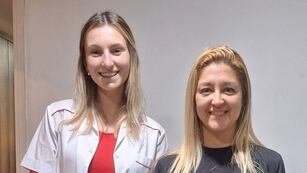 la Licenciada en Obstetricia Lucía Mandril y la concejala Carla Boidi