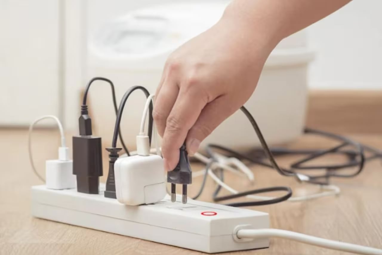 Qué electrodomésticos se deben desconectar antes de salir