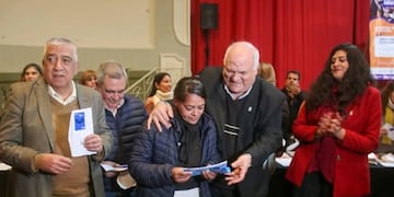 Con el respaldo de Osvaldo Jaldo, se distribuyeron Tarjetas Alimentarias Independencia a familias vulnerables.