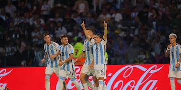 Luka Romero sentenció el partido para Argentina. Anotó el 2-0 sobre Guatemala y la albiceleste clasificó a octavos de final del Mundial Sub 20. Después vino el gol de Perrone y se consumó la goleada.