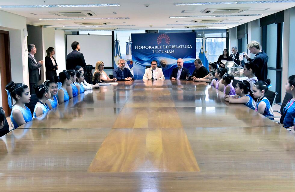 El deporte se celebra en la Legislatura: distinción a patinadoras tucumanas