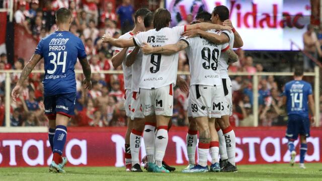 La Lepra liquidó el partido a poco del segundo tiempo.