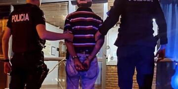 Detienen a un hombre en Aristóbulo del Valle por asfixiar a su perro hasta la muerte..