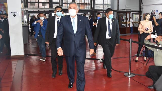 El gobernador Morales ingresa a la Legislatura para dar Inicio al 160° periodo de sesiones ordinarias en Jujuy.