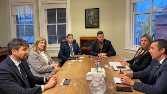 La intendenta Romero gestiona financiamiento internacional para obras estratégicas en Paraná.