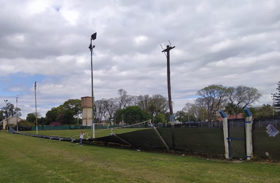 El viento le tiró abajo el alambrado perimetral de las canchas para las inferiores
