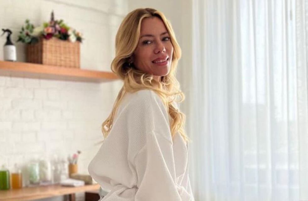 Nicole Neumann cumplió su sueño y marcó tendencia desde Roma con un refrescante vestido