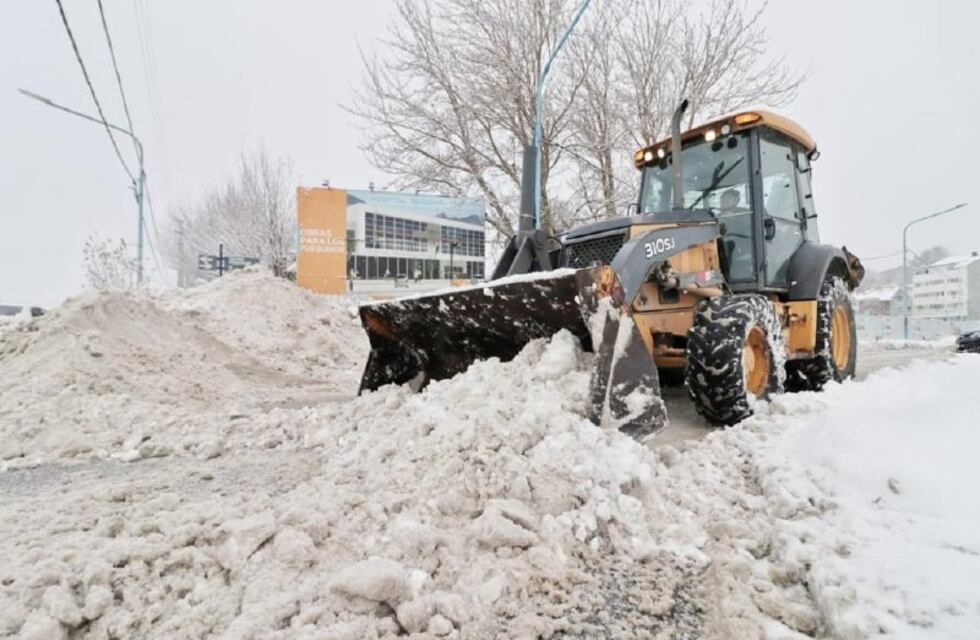 El Municipio realiza un operativo de limpieza en diferentes calles y accesos