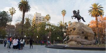 La Ciudad de Mendoza invita a recorrer los diferentes puntos turisticos y culturales para conocer el pasado de la Capital.