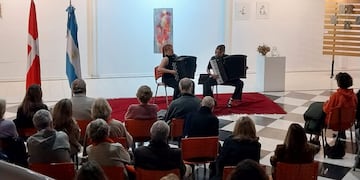 A sala llena se realizó el concierto de Tango Danés en el Museo Mulazzi