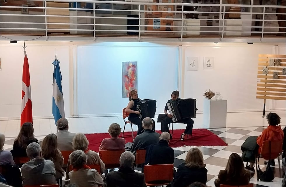 A sala llena se realizó el concierto de Tango Danés en el Museo Mulazzi