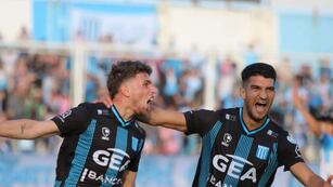 Franco Coronel lo grita con el alma. Anotó tres goles, pero a Racing se lo terminaron empatando.
