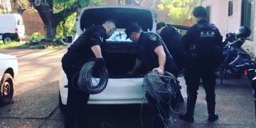 Atraparon a tres individuos acusados de robo de cables en Posadas.