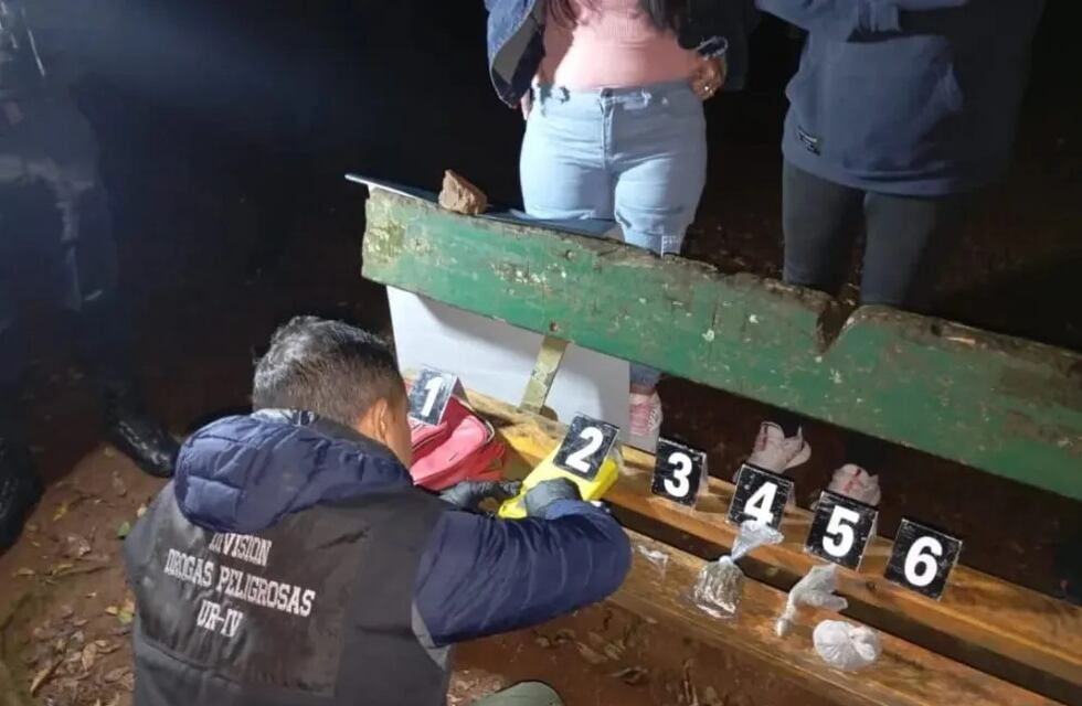 Incautan droga por más de 15 millones de pesos abandonada por un motociclista en Capioví