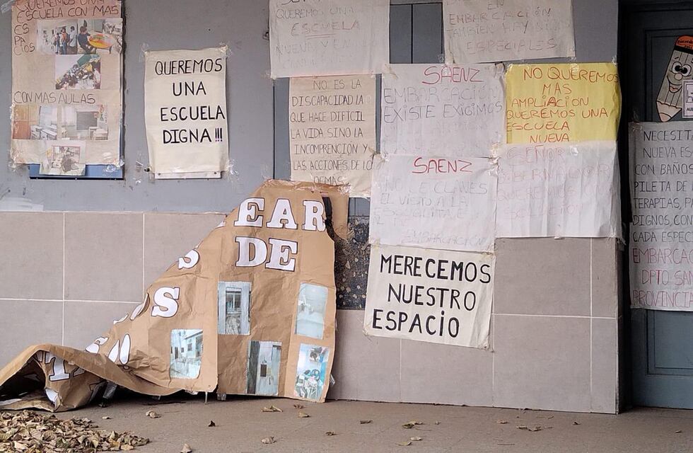 Un grupo de padres de Salta tomó una escuela especial hace 4 meses por las malas condiciones y aún no obtienen respuesta
