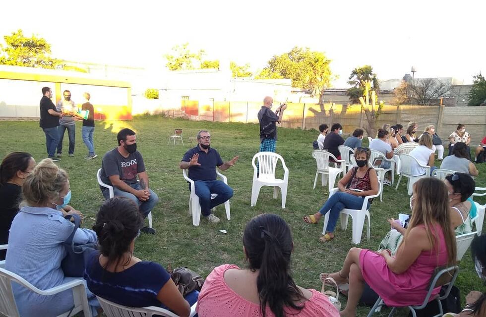 Capacitación para voluntarios para iniciar la vacunación masiva en Azul