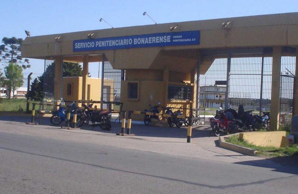 Comía en un restaurante y un hombre la golpeó hasta dejarla inconsciente