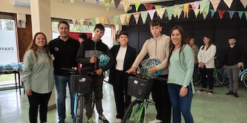 Se entregaron 45 bicicletas a estudiantes del distrito de Gonzales Chaves