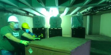 Se trata de 15 tambores con un total de 5205 kg. de material líquido y sólido, sustancia que acopiaban tras vaciar los transformadores del escenario deportivo.