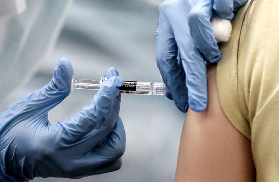 Vacunatorio VIP en Mar del Plata: funcionarios, sindicalistas y militantes anotados como personal de Salud