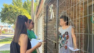 Concientización sobre el dengue, casa por casa, en Rafaela