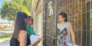 Concientización sobre el dengue, casa por casa, en Rafaela