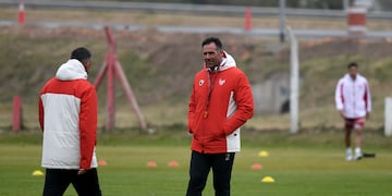Diego Dabove va con su Instituto ante Huracán, uno de los clubes a los que más afecto le tiene.