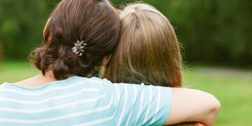 La adolescente tendrá el apellido de su padre "de corazón", el de su padre biológico y el de su madre.