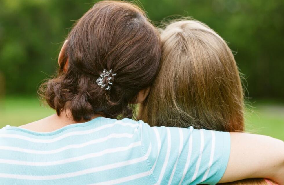 Inédito fallo judicial en Córdoba: una adolescente tendrá dos papás y una mamá