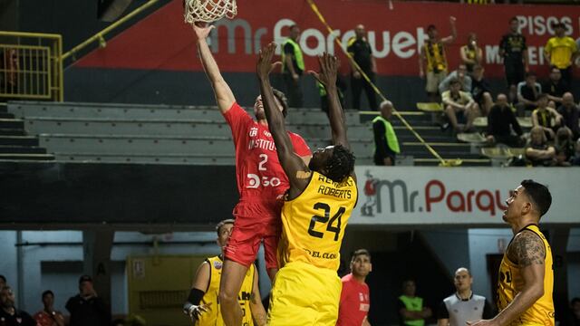 Instituto dio pelea en Uruguay, pero cayó ante Peñarol en su debut en la BCL (Fiba).