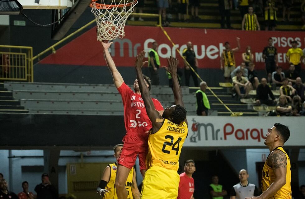 Instituto debutó con derrota en la Basketball Champions League: lo superó Peñarol en Uruguay