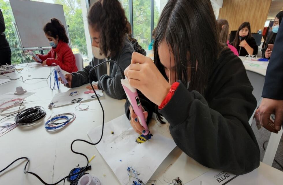 Actividades interactivas digitales en el Punto Mujer