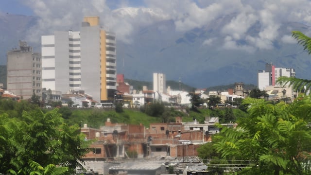 La concejala Liliana Giménez (LyDER) sostiene que en San Salvador de Jujuy se debería poder construir más edificios de altura para dar respuesta al déficit habitacional.