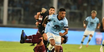 Belgrano en su partido ante Lanús en el Kempes. (José Gabriel Hernández / La Voz).