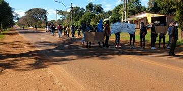 Los vecinos se manifestaron ayer sobre la Ruta 17.