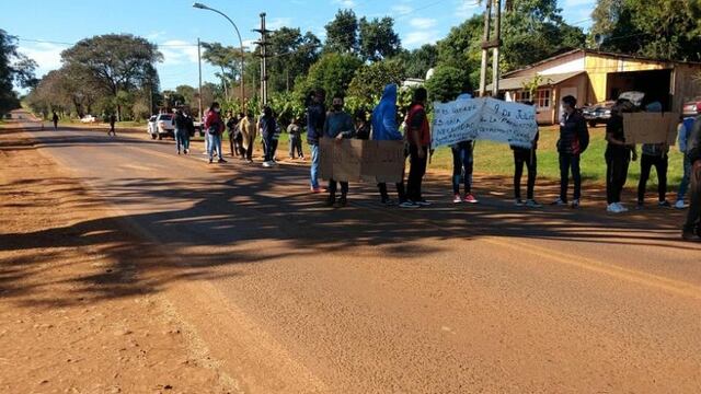 Los vecinos se manifestaron ayer sobre la Ruta 17.