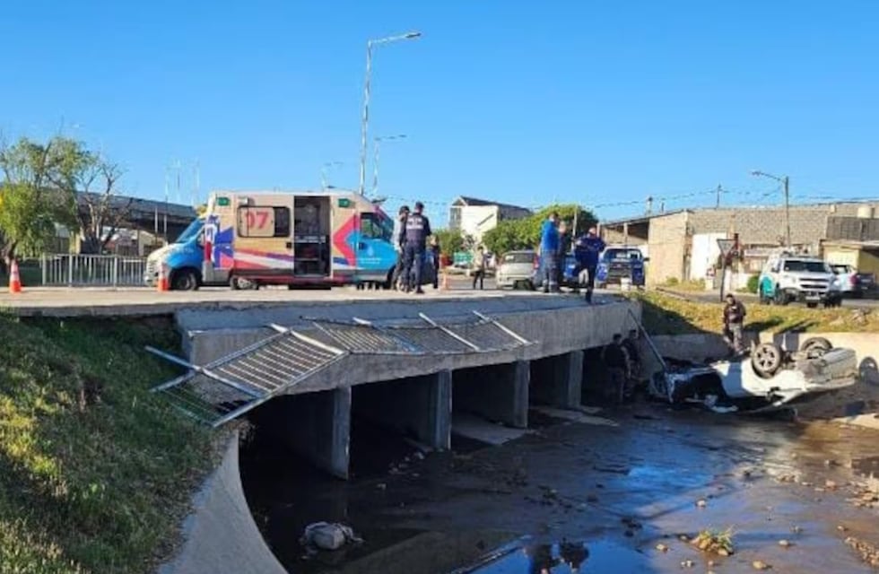 Perdió el control de su Audi y cayó en un canal de Villa El Libertador