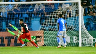 Estudiantes de Río Cuarto la pasó mal en el primer tiempo ante Colón (La Voz)